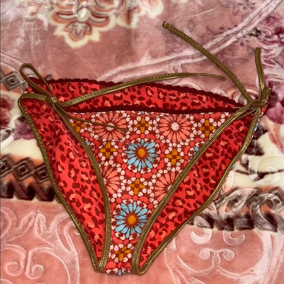 Other - Women’s Floral Bikini Bottom large no material n size tags NWOT